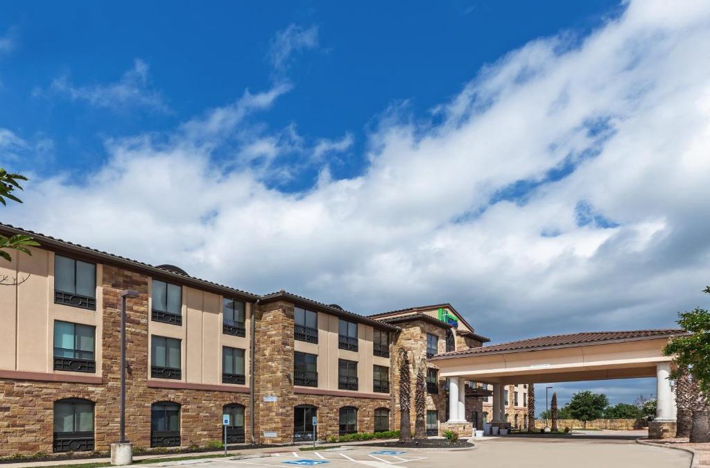 Lakeway Hotel | Holiday Inn Express & Suites Austin NW – Lakeway by IHG