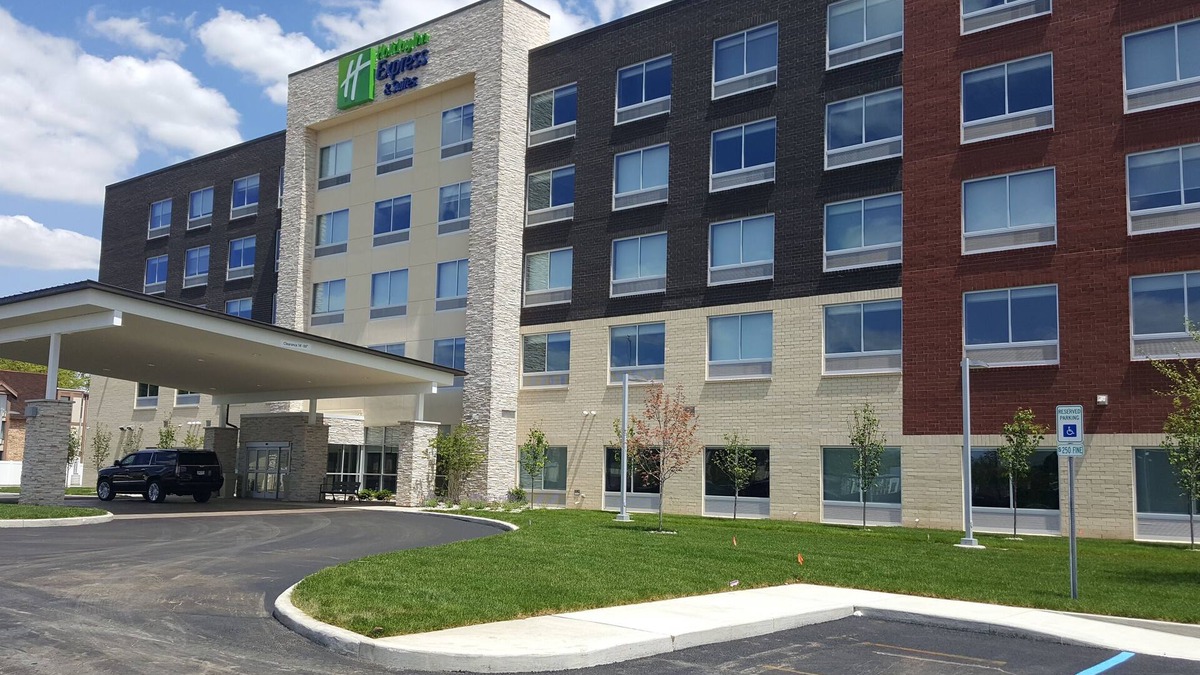 Toledo Hotel | Holiday Inn Express & Suites Toledo West by IHG