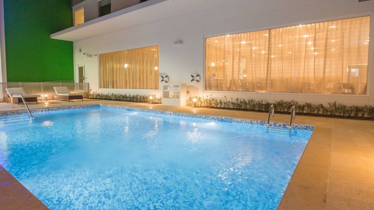 Tulsa Hotel | Holiday Inn Express & Suites Tulsa Midtown by IHG