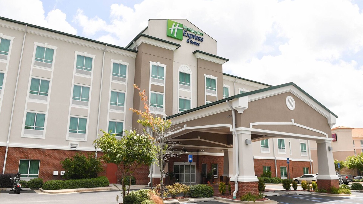Valdosta Hotel | Holiday Inn Express & Suites Valdosta West - Mall Area by IHG