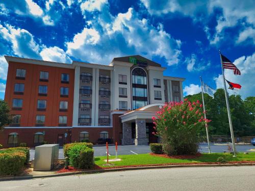 Wilson Hotel | Holiday Inn Express & Suites Wilson-Downtown by IHG