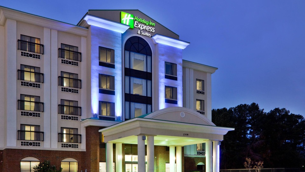 Wilson Hotel | Holiday Inn Express & Suites Wilson-Downtown by IHG