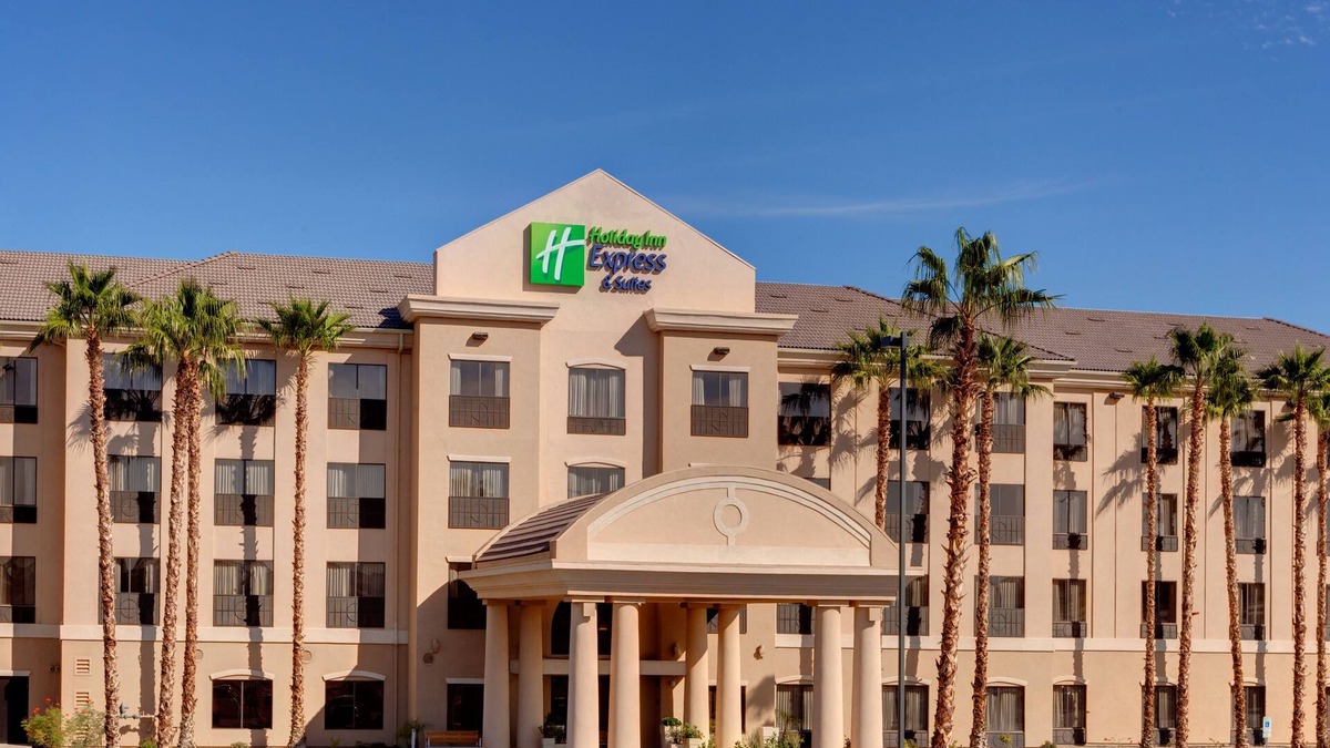 Yuma Hotel | Holiday Inn Express & Suites Yuma by IHG