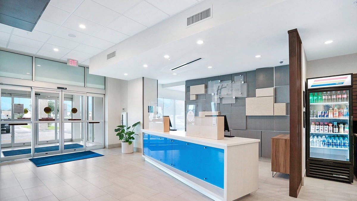 Southside Hotel | Holiday Inn Express Jacksonville South Bartram Prk by IHG