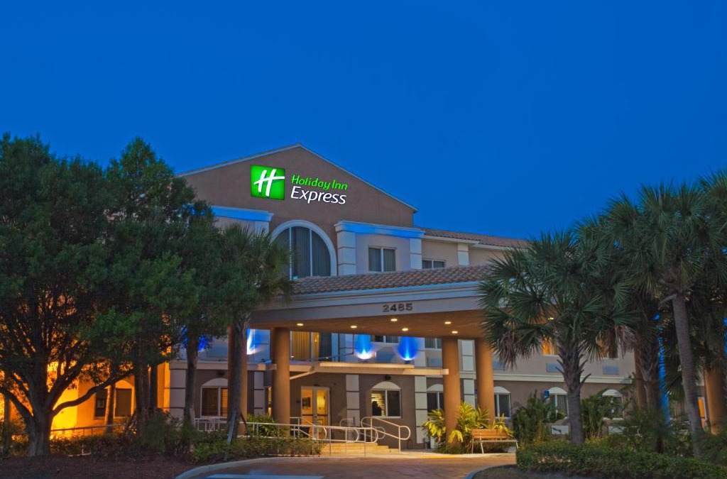 Villages of Palm Beach Lakes Hotel | Holiday Inn Express West Palm Beach Metrocentre by IHG