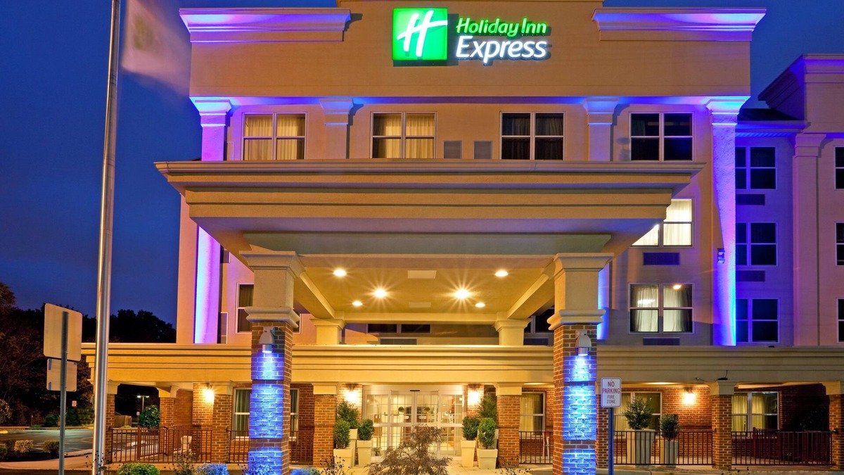 Avenel Hotel | Holiday Inn Express Woodbridge by IHG