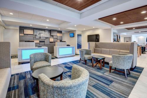 Avenel Hotel | Holiday Inn Express Woodbridge by IHG