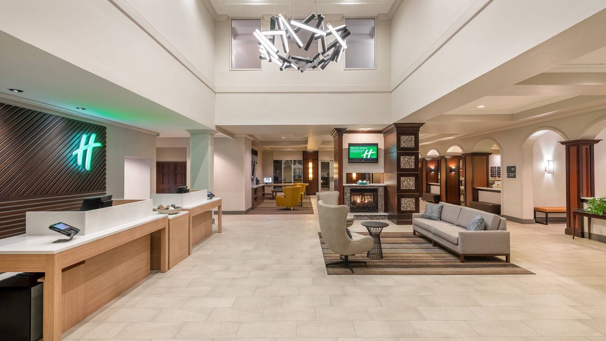 Orange Park Hotel | Holiday Inn Hotel & Suites Orange Park by IHG