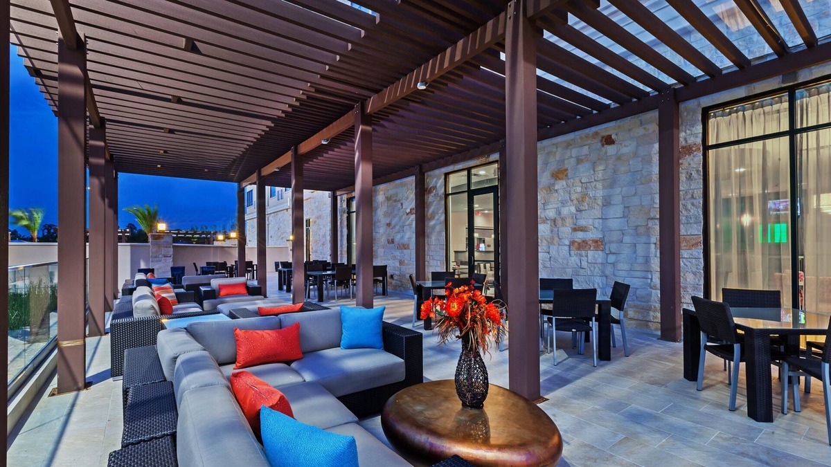 Humble Hotel | Holiday Inn Houston NE - Bush Airport Area by IHG