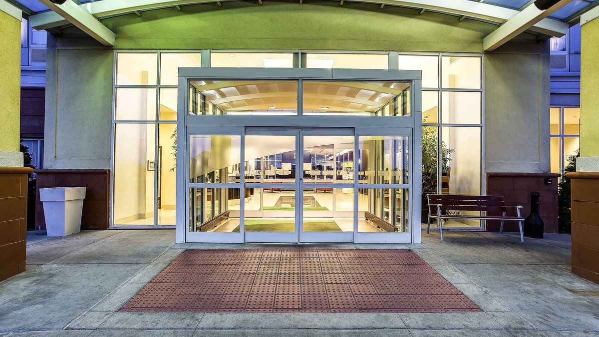 Fairgrounds Hotel | Holiday Inn Louisville Airport - Fair/Expo by IHG