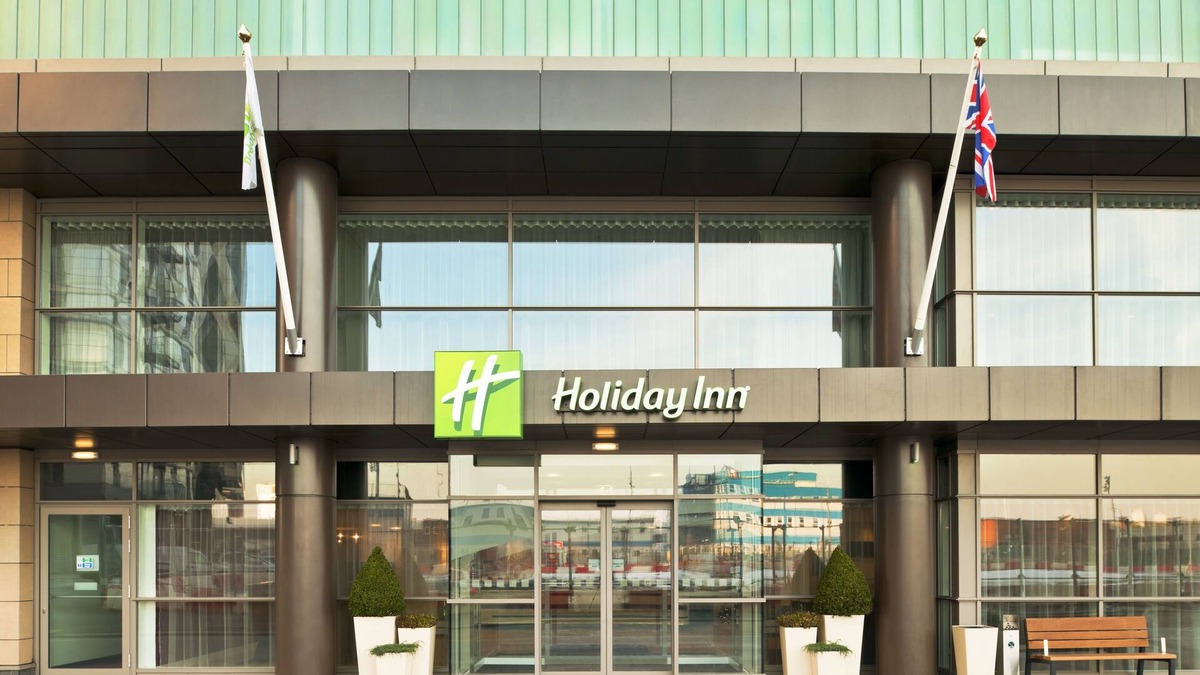 Salford Hotel | Holiday Inn Manchester-Media City UK by IHG