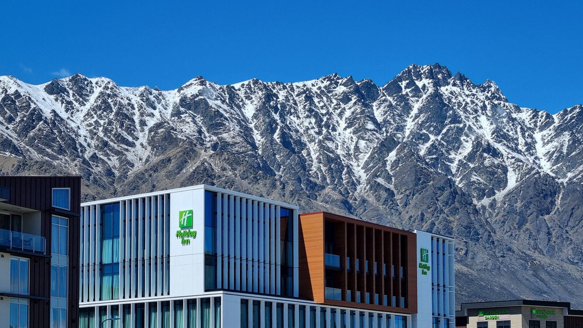 Frankton Hotel | Holiday Inn Queenstown Remarkables Park by IHG