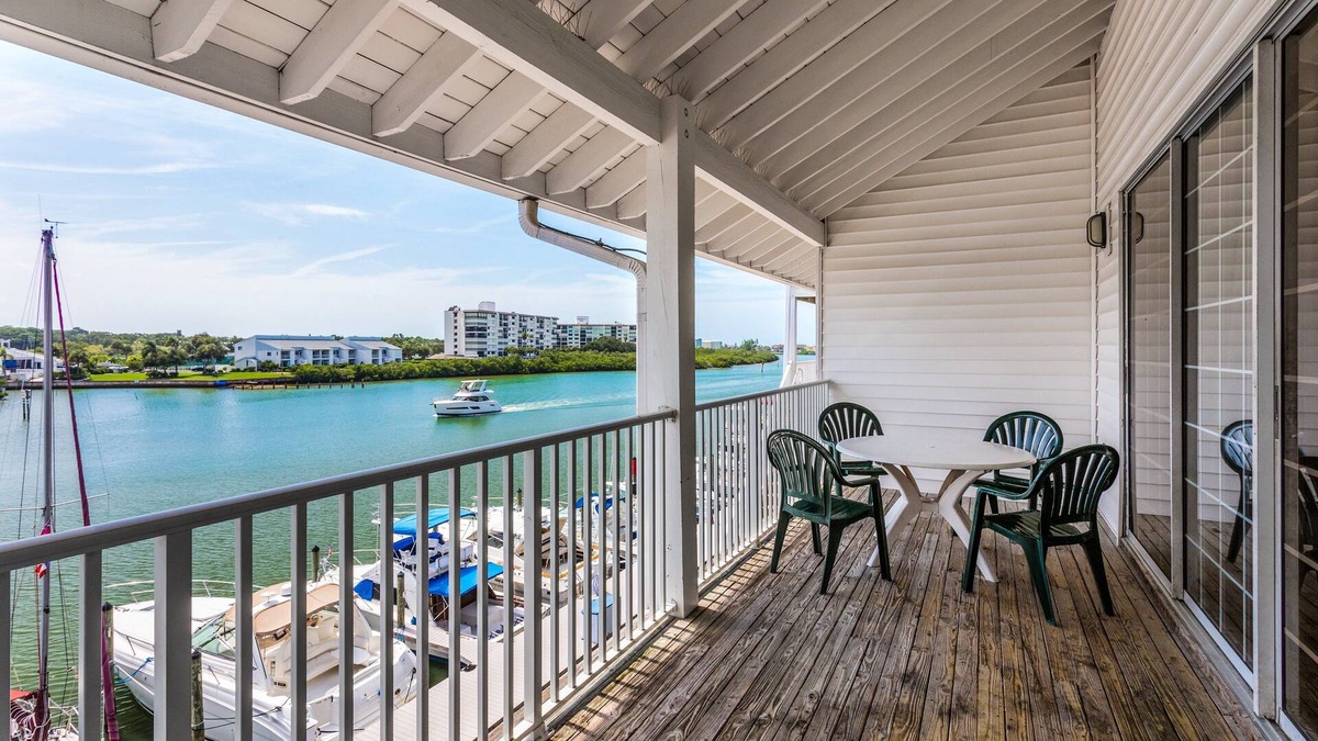 Indian Rocks Beach Hotel | Holiday Inn & Suites Clearwater Beach S-Harbourside by IHG