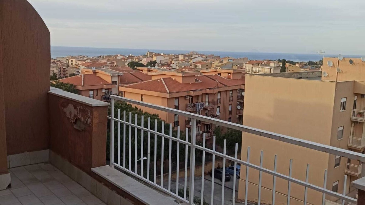 Campofelice di Roccella House | Holiday Home "Open house" with Mountain View, Terrace & Balcony