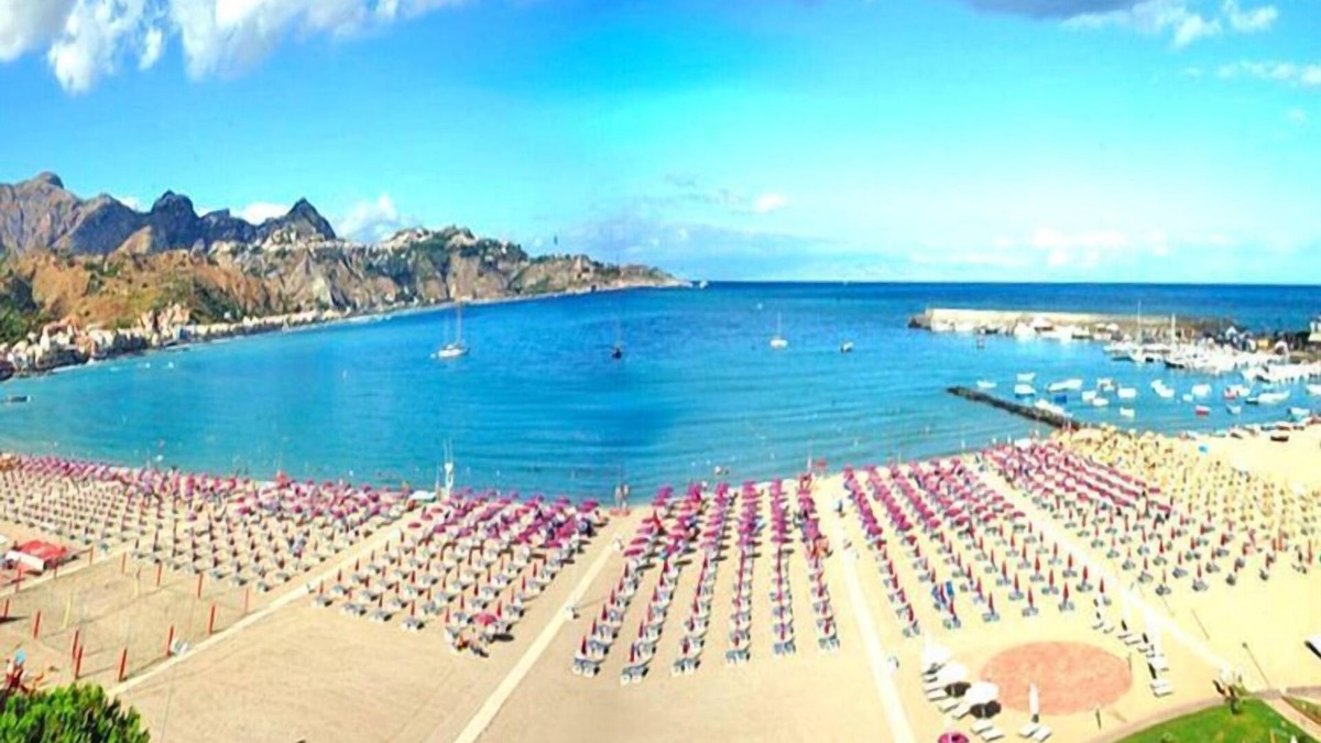 Rovittello House | Holiday home with pool and view of Mount Etna in Castiglione di Sicilia