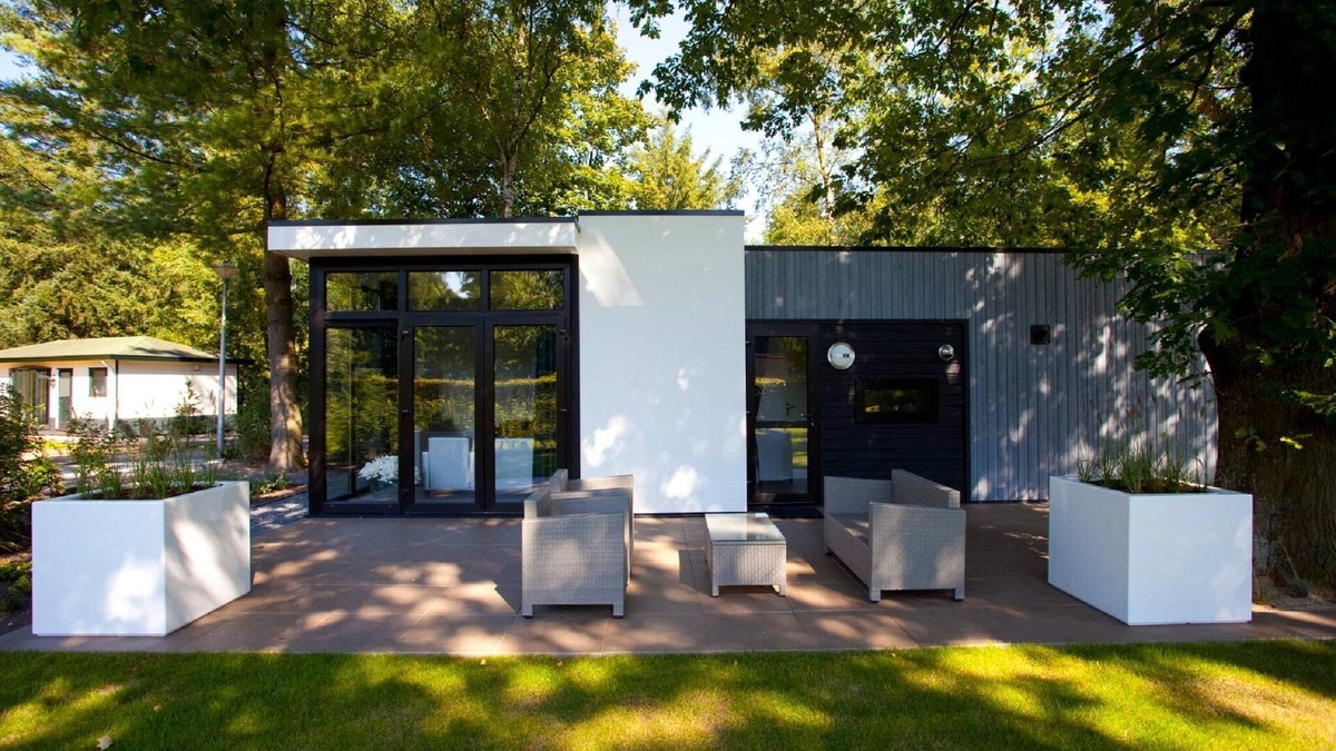 Noordoostelijk van Schaarsbergen House | Holiday Park Home with Modern Charm