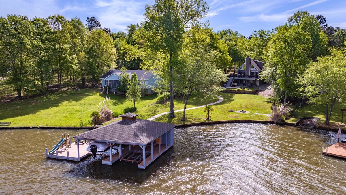 Lake Oconee House | Holiday Recovery! Book 3 Nights & Get the 4th Night FREE! Jan 16-21, 2025