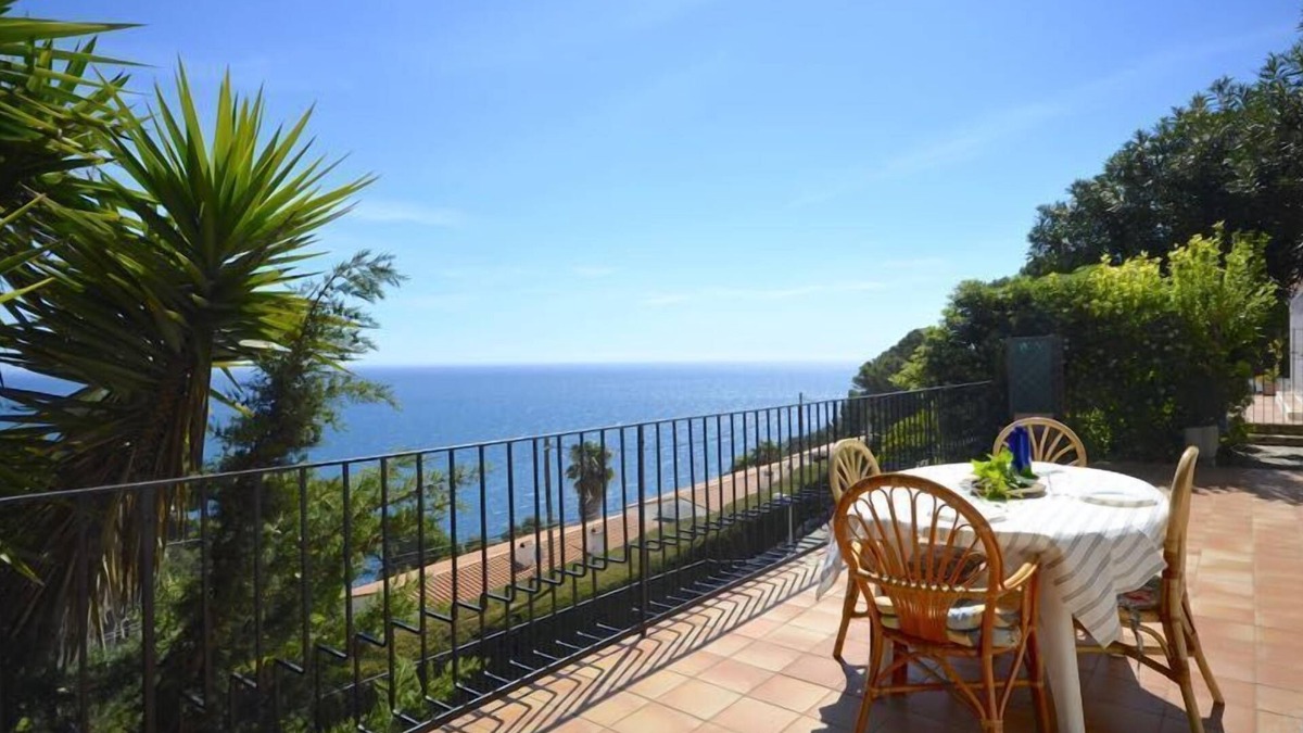 Aiguablava Apartment | Holiday rental apartment with swimming pool in Begur, Sa Tuna