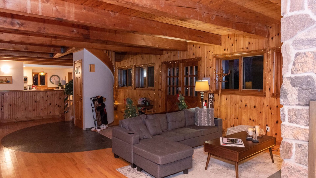 Fort Erie House | Holiday Retreat House