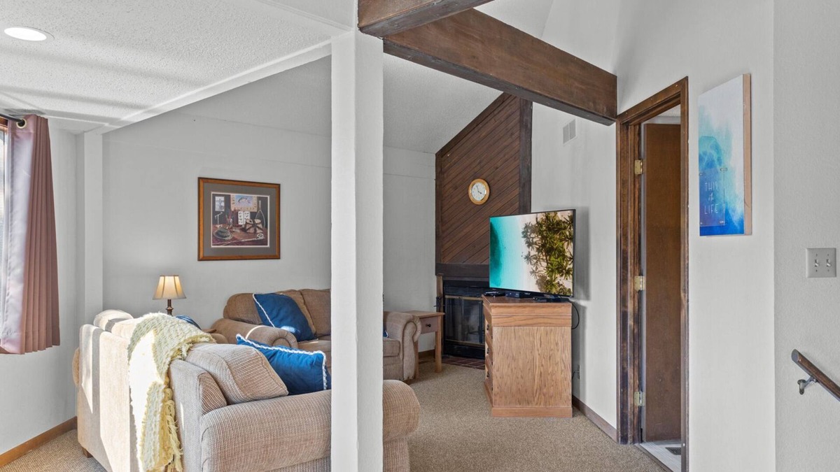 Osage Beach Villa | Holiday Shores 31 - Beautiful Villa with Resort Amenities!