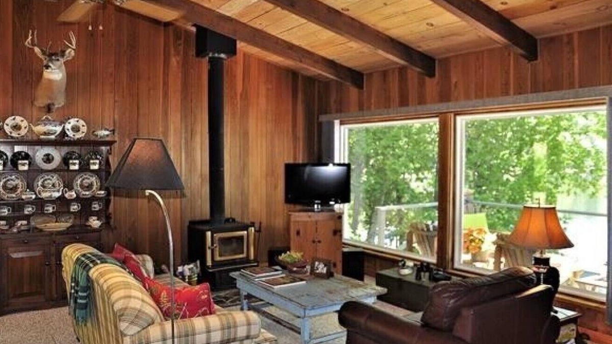 Carnarvon Cottage | *Holiday Specials* Gorgeous Lakefront Cottage On 12 Mile Lake