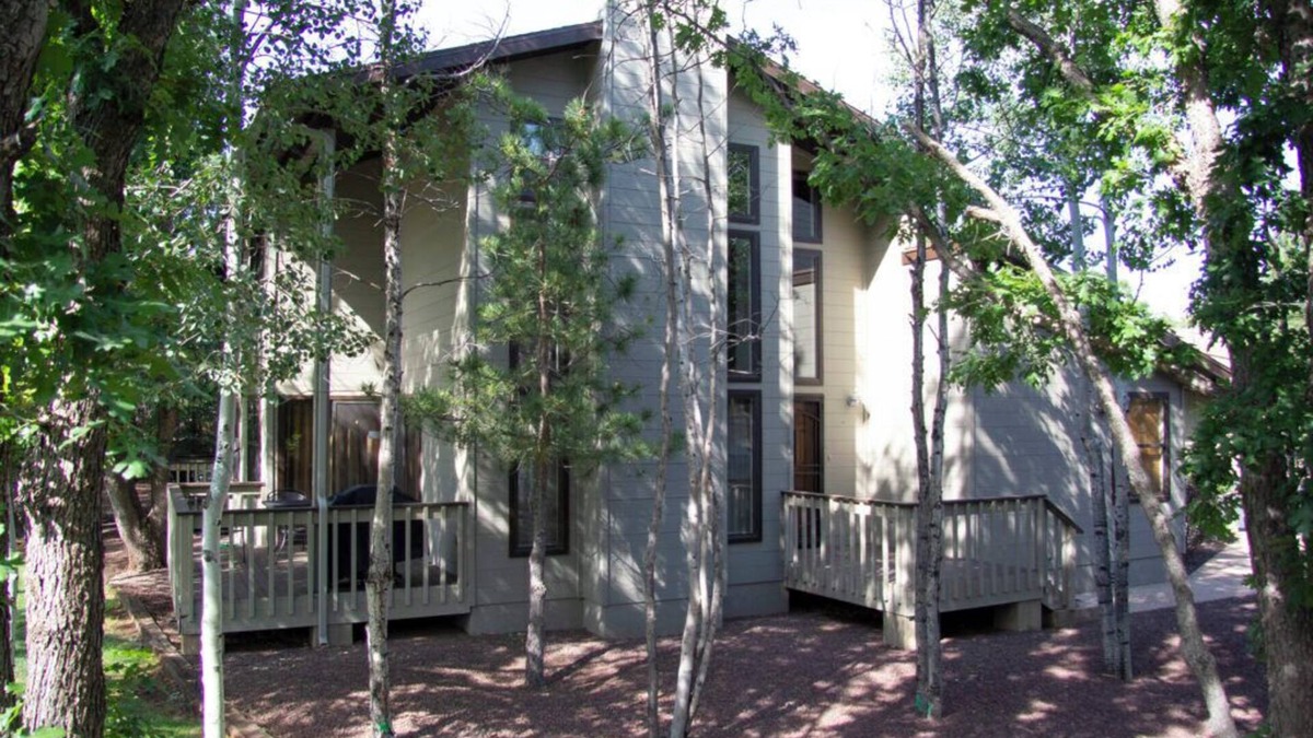 Pinetop Villa | HOLIDAY TIME! TRANQUIL 2 BEDRM VILLA & GARAGE IN PINETOP CNTRY CLB AREA SLEEPS 6