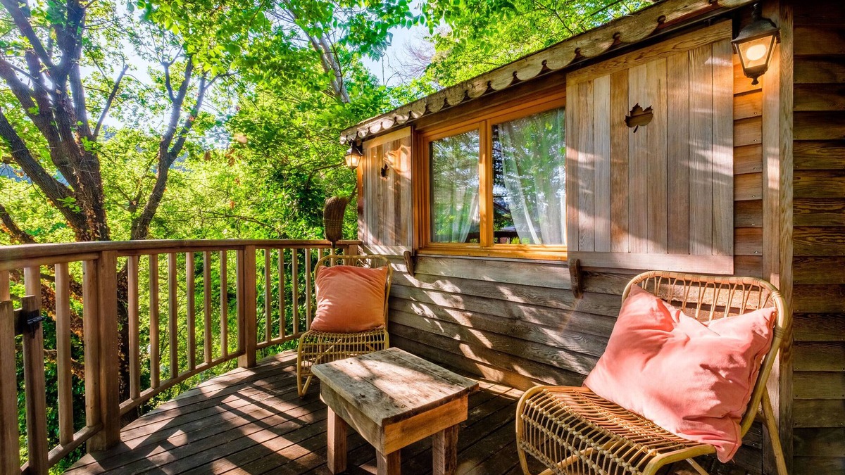 Saint-Paul-de-Vence Ski Chalet | Holiday treehouse "King Louie and Mowgli" with Shared Natural Pool, 2 Private Terraces & Wi-Fi