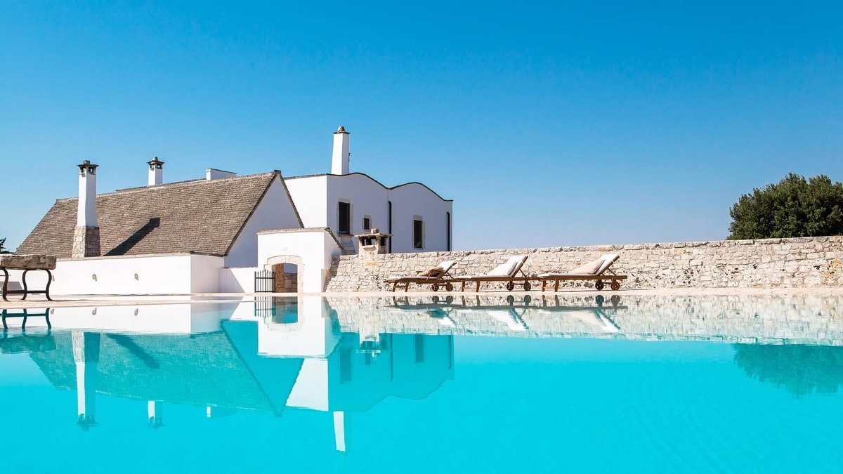 Putignano Villa | holiday vacation large villa rental italy, apulia, puglia, near bari, pool, wi-fi, air conditioning, luxury, short term