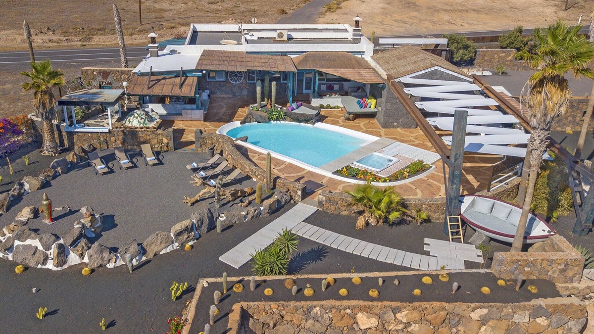 Tias Villa | Holiday Villa 'Dafmir' with Sea Views, Wi-Fi and Air Conditioning