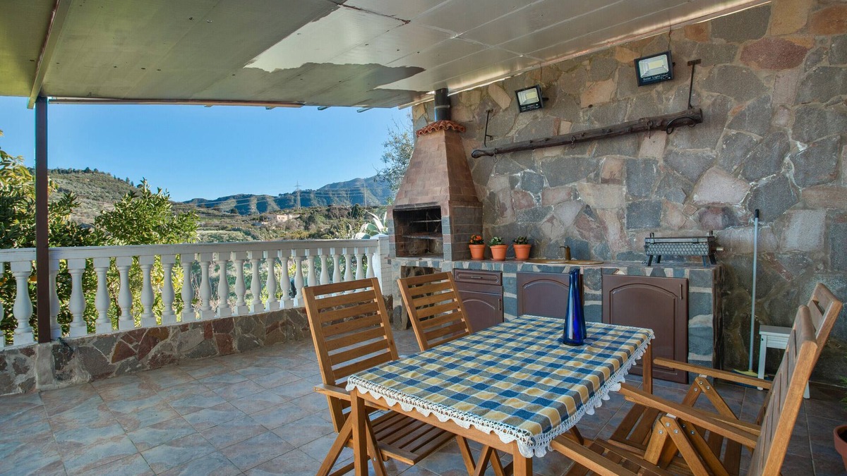 La Solana Villa | Holiday Villa 'Eden El Castillejo' with Mountain Views, Wi-Fi and Air Conditioning