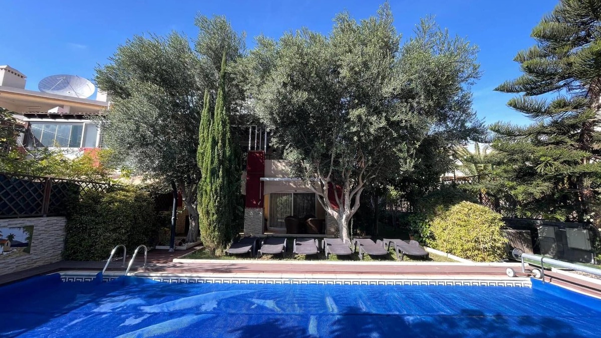 Los Cristianos Villa | Holiday Villa 'Private Pool Los Cristianos' with Mountain View, Wi-Fi and Air Conditioning