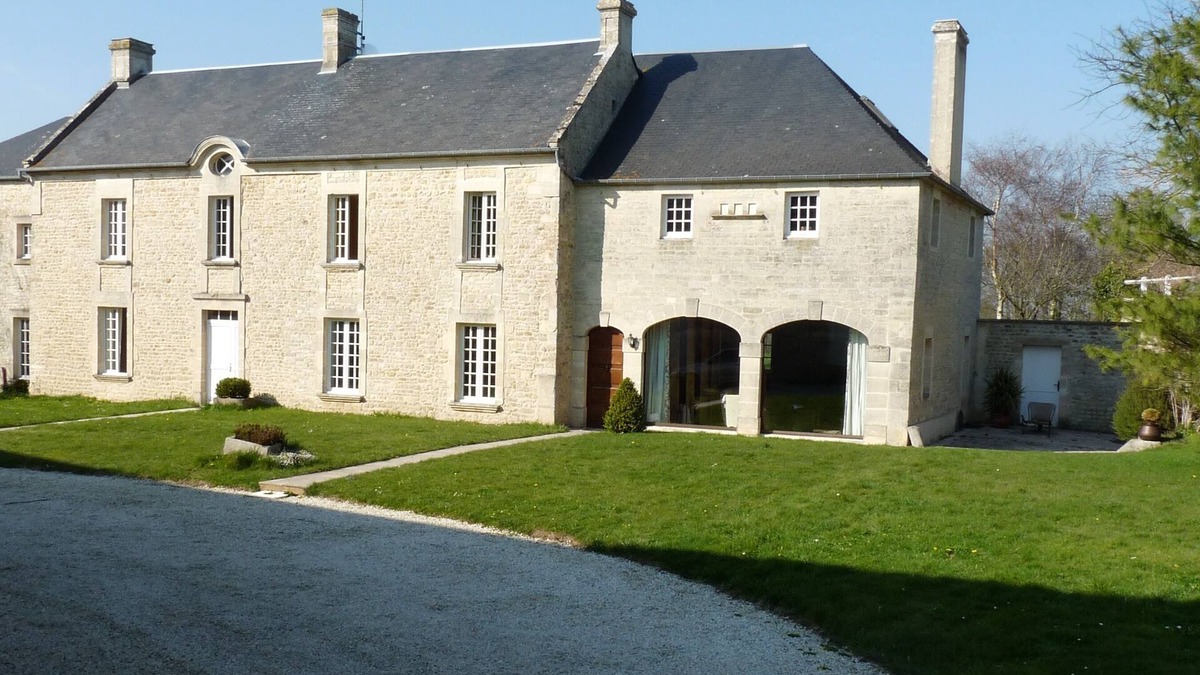 Vaux-sur-Seulles House | holiday villas 8 people in very beautiful old renovated farmhouse
