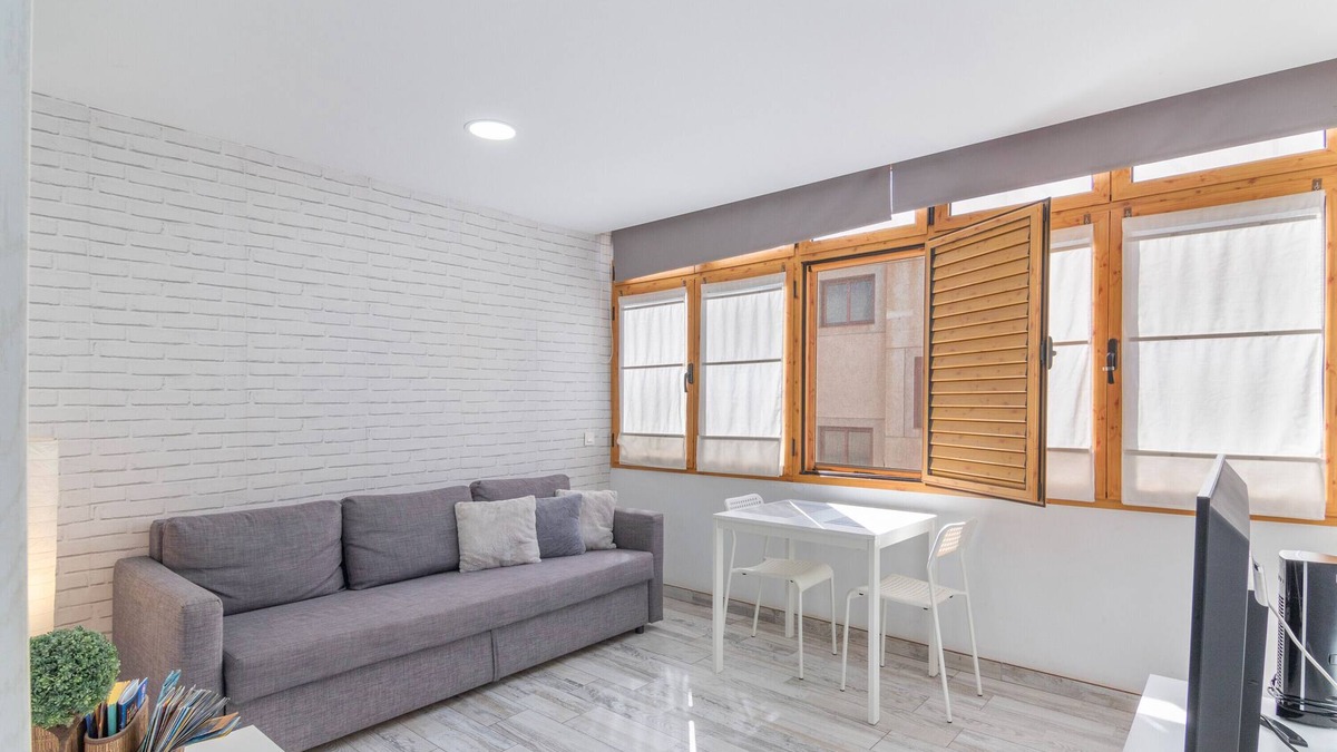 Playa de Arinaga Apartment | Holidays 'Acuario Arinaga' with Wi-Fi