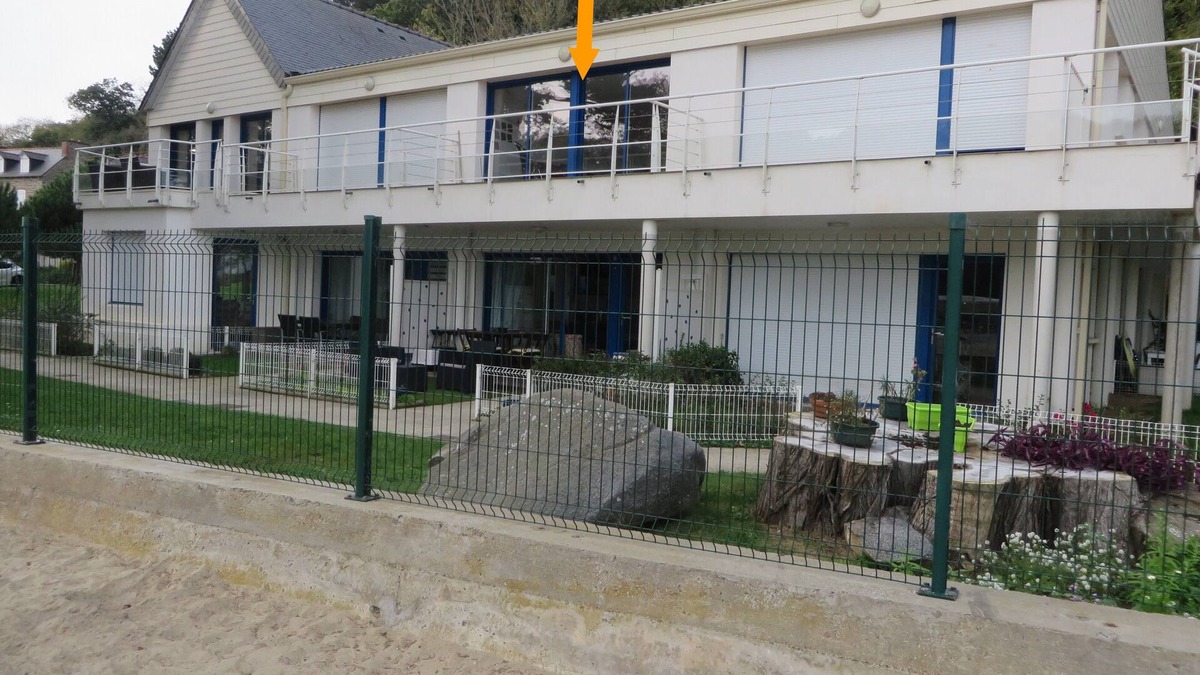 Etables-sur-Mer Apartment | Holidays facing the sea, feet in the water.