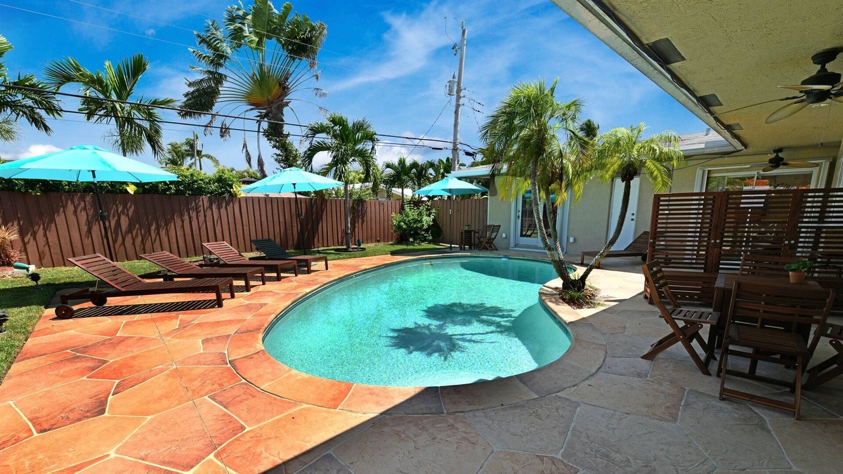 Imperial Point Apartment | Holidays Sale | 20-40% discounts | Pool available | Beach 5min | Grill