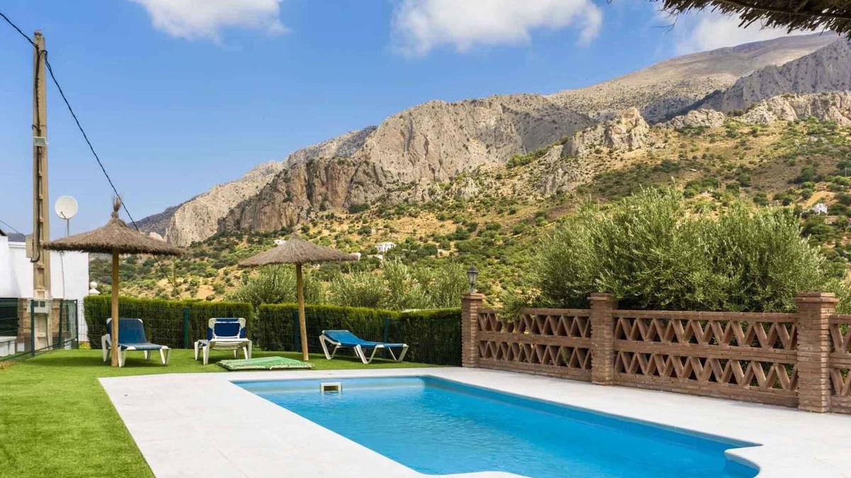 Alora Apartment | Holidays2Malaga El Chorro - Apartments 2 bedroom with share pool, garden & more