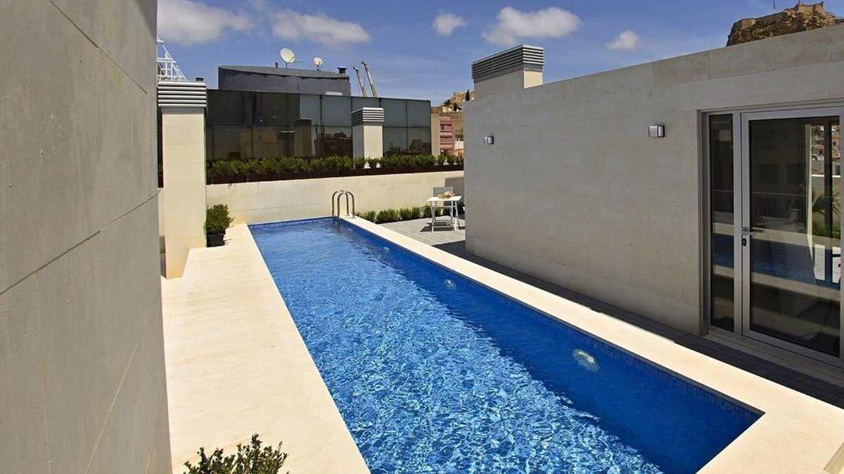 Alicante City Centre Apartment | HoliHome Rambla 24