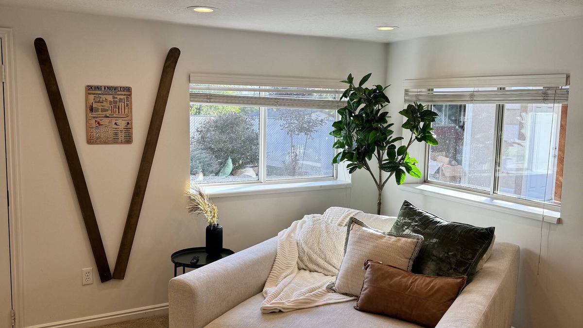 Salt Lake City House | Holladay Home- ski Park City, Deer Valley, Brighton, and Alta -5 bdrm/3 ba