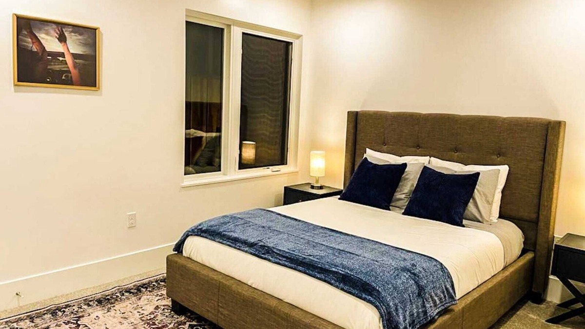 Clawson Apartment | Hollis House