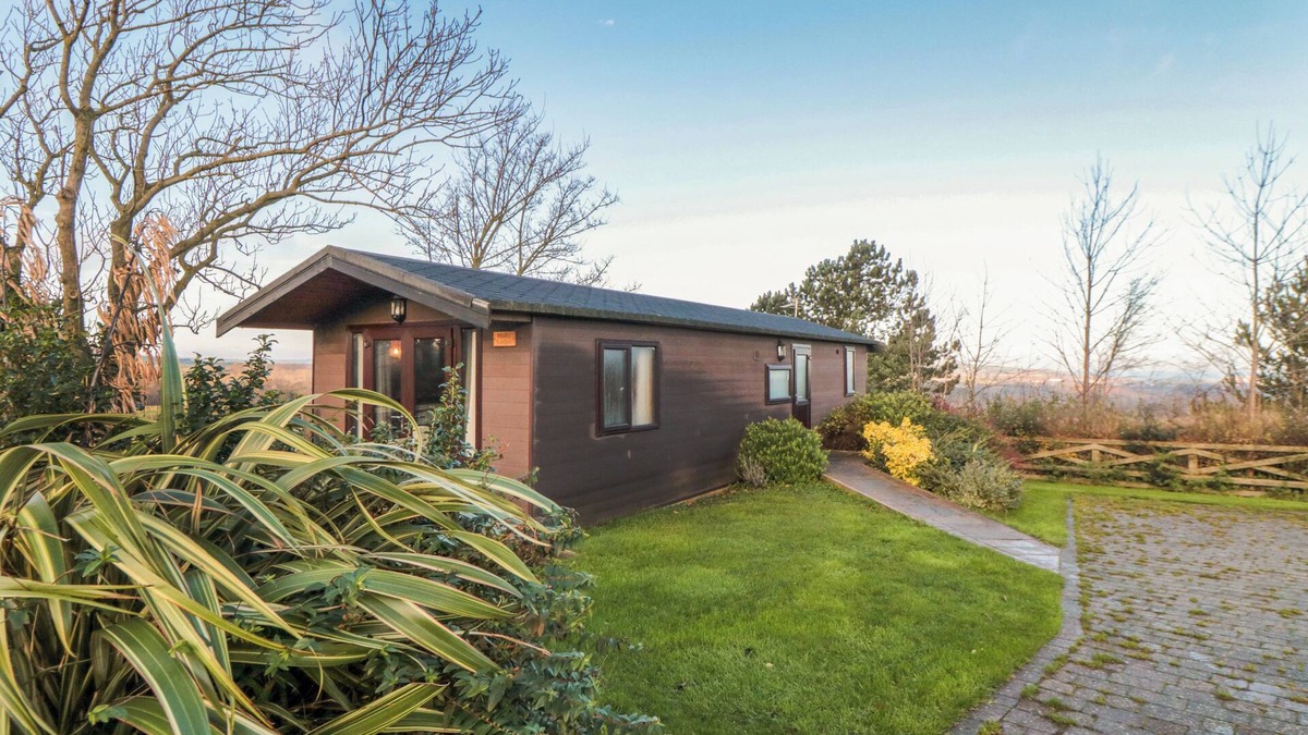 Loftus Cottage | HOLLY LODGE, pet friendly, character holiday cottage in Liverton