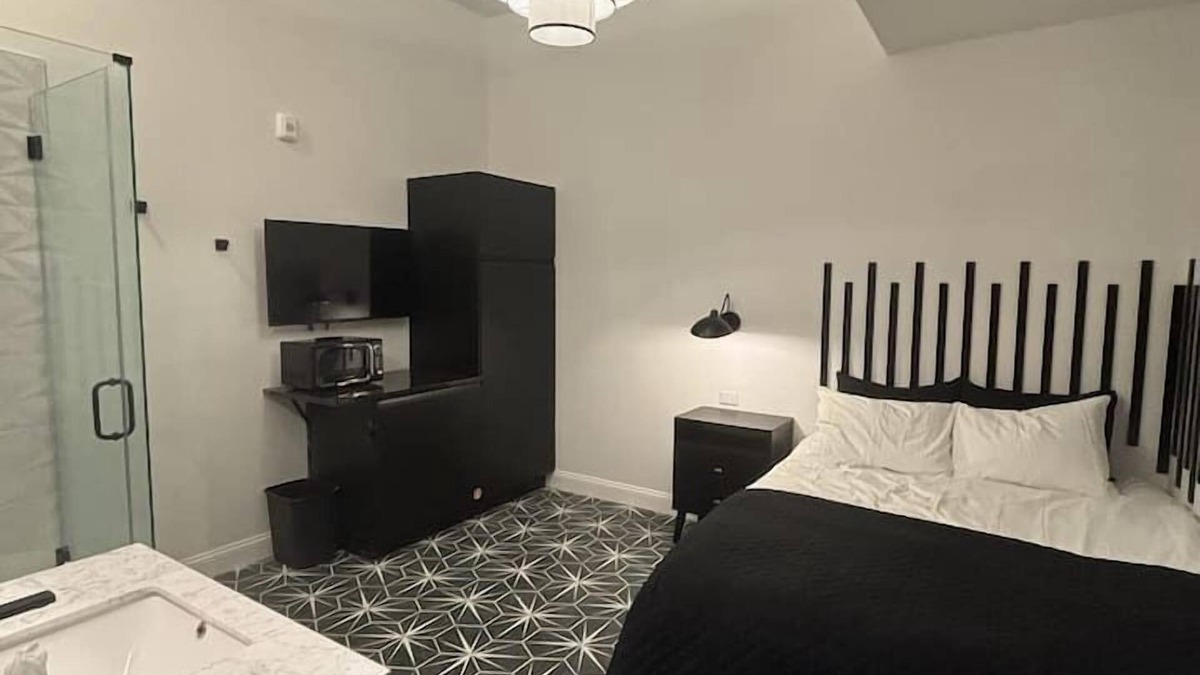 Downtown Louisville Apartment | Hollyhock Suite 509: 1 bed/1 bath