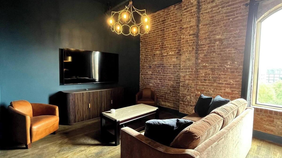 Downtown Louisville Apartment | Hollyhock Suite 510: 2 beds/1 bath