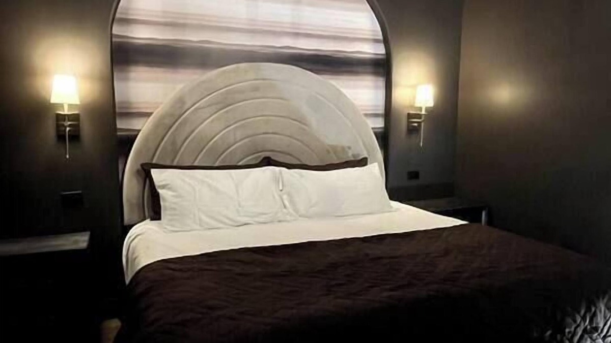Downtown Louisville Apartment | Hollyhock Suite 512: 1 bed/1 bath