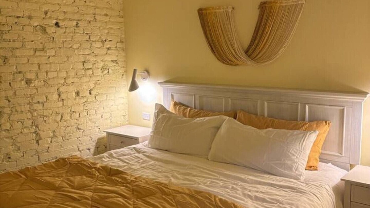Downtown Louisville Apartment | Hollyhock Suite 513: 5 beds/2 bath