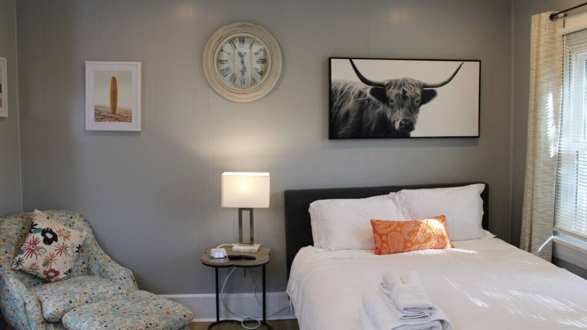 Columbia Apartment | Hollywood Hill Suite