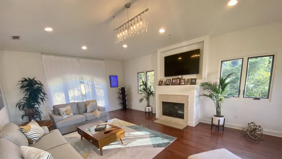 Beachwood Canyon House | Hollywood sign view 3bd house