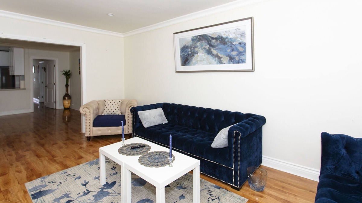 Hollywood Hills Apartment | Hollywood Sunshine