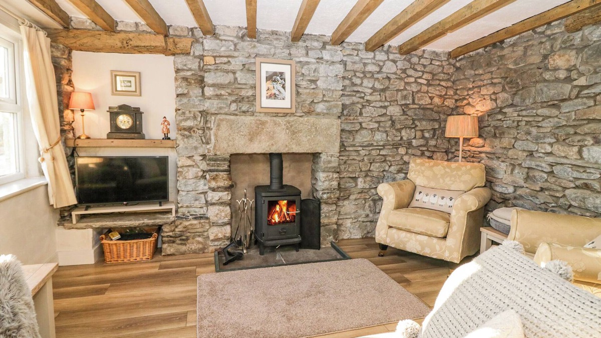 Sedbergh House | HOLME FELL VIEW, family friendly, with open fire in Sedbergh