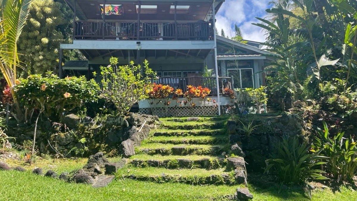 Holualoa Apartment | Holualoa Garden Studio-SPRING AND SUMMER SPECIALS!