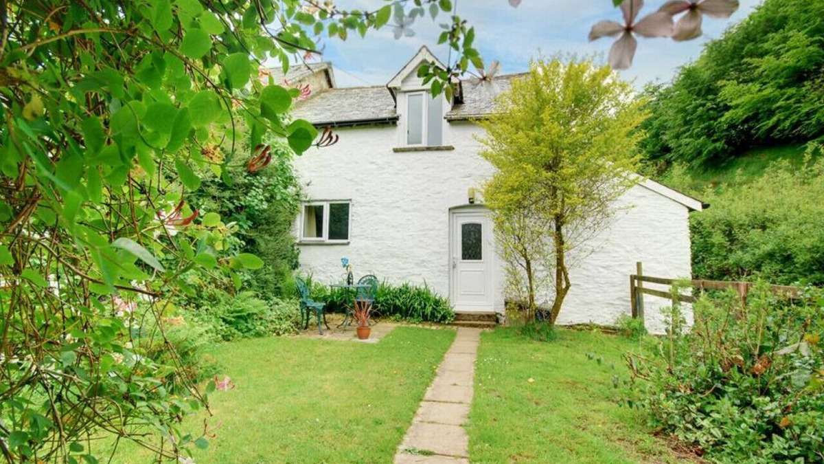 Parracombe House | Holwill Farm Wing - One Bedroom House, Sleeps 3